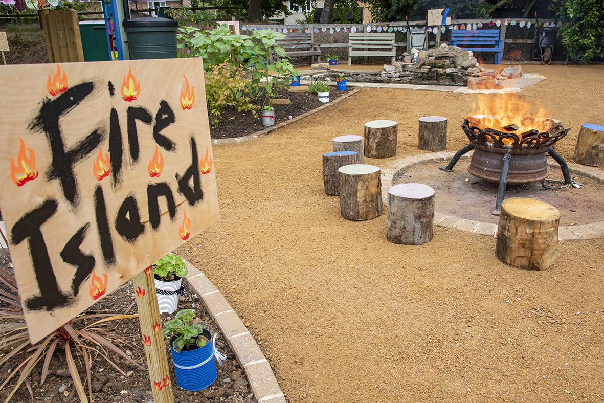 Grundon Sand & Gravel provided 18 tonnes of Coxwell Self-Binding Gravel to the project for the pathway areas.